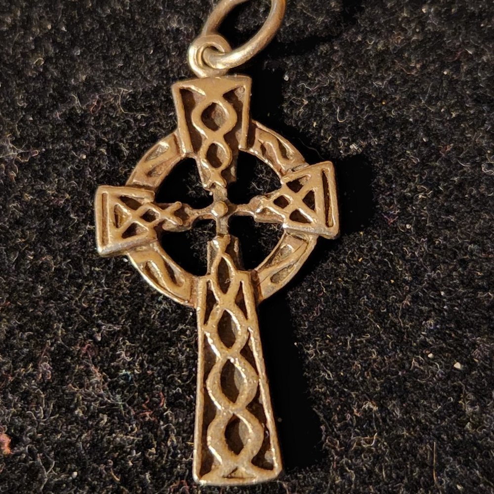 Wonderful Celtic Cross Vintage Sterling Silver swirls Design 1-1/2" x 3/4" 2.3g
